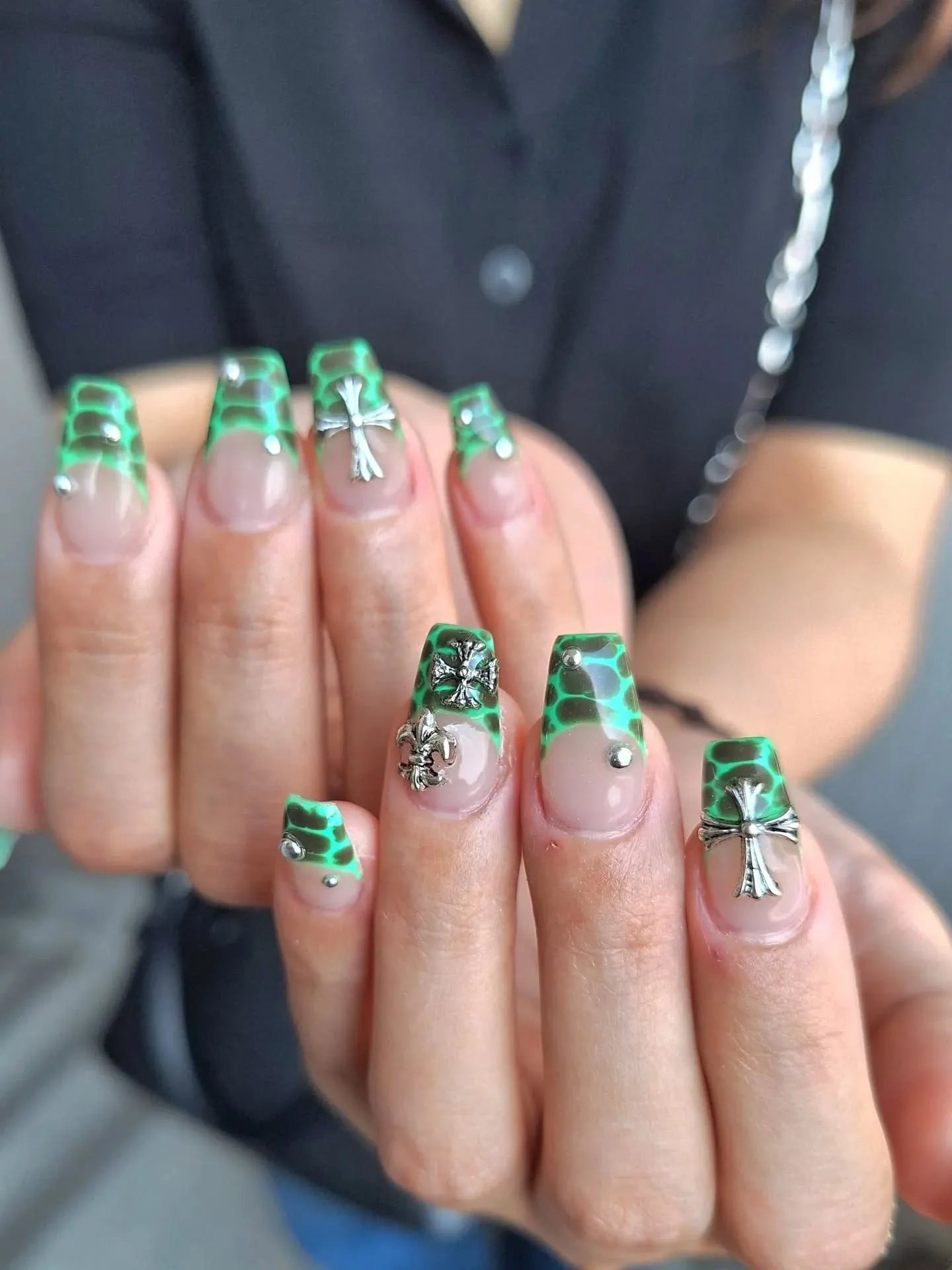 私のお爪みてクロコ柄にしてくれました💚🖤
