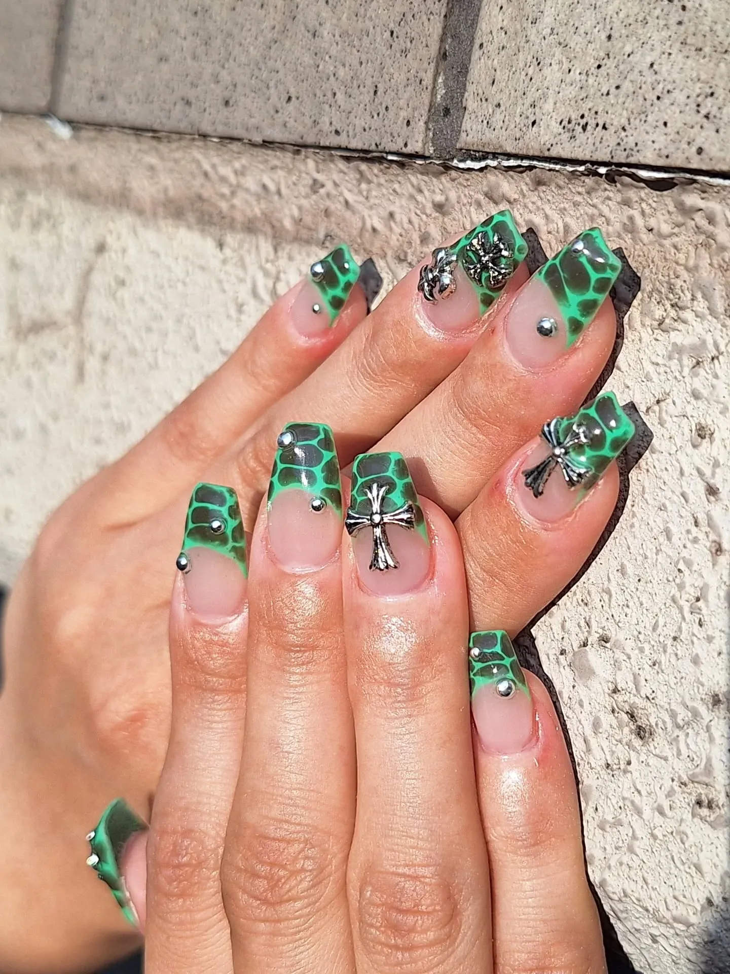 私のお爪みてクロコ柄にしてくれました💚🖤