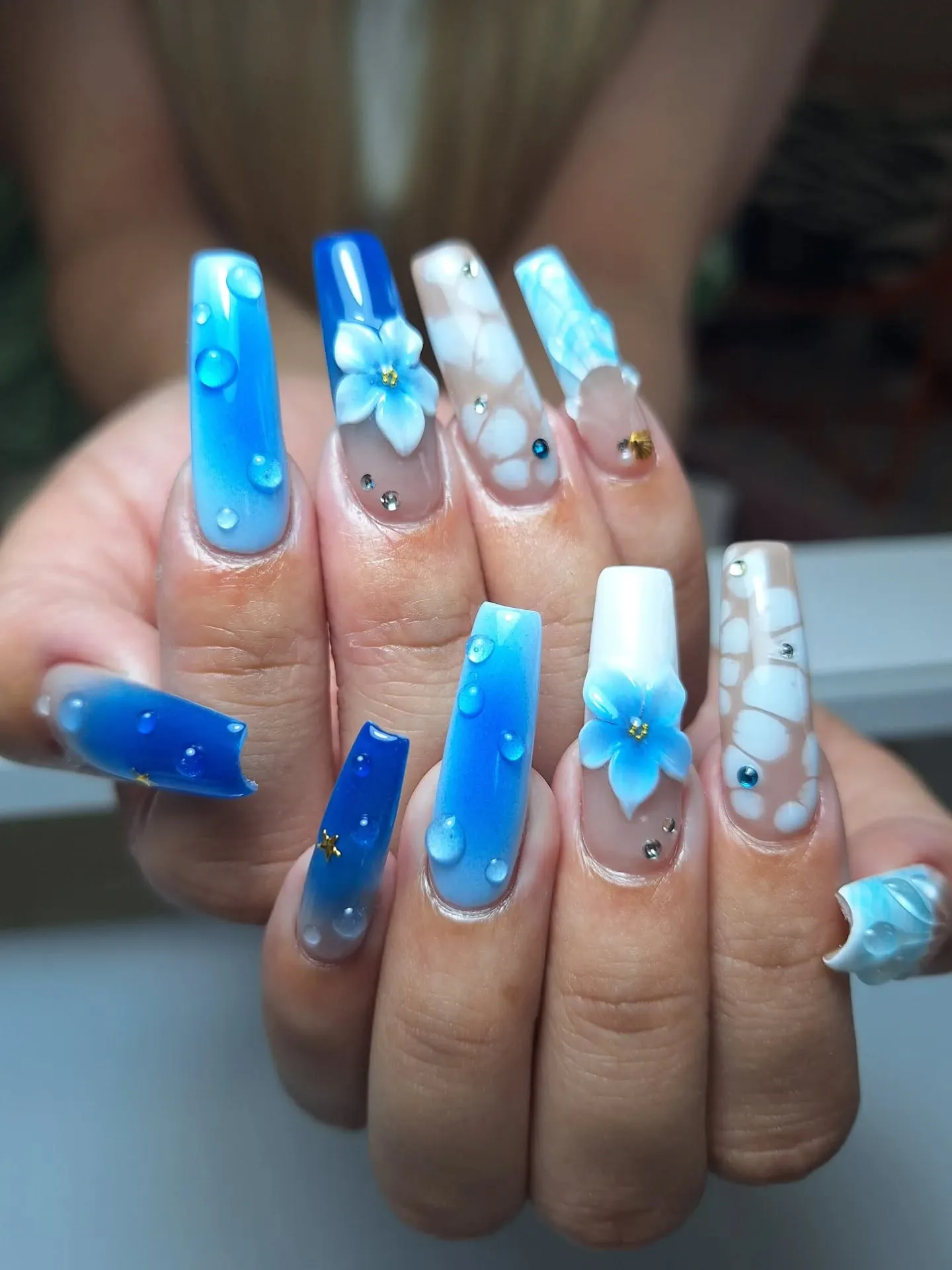 BLUE WAVE🏖️🐚🌠