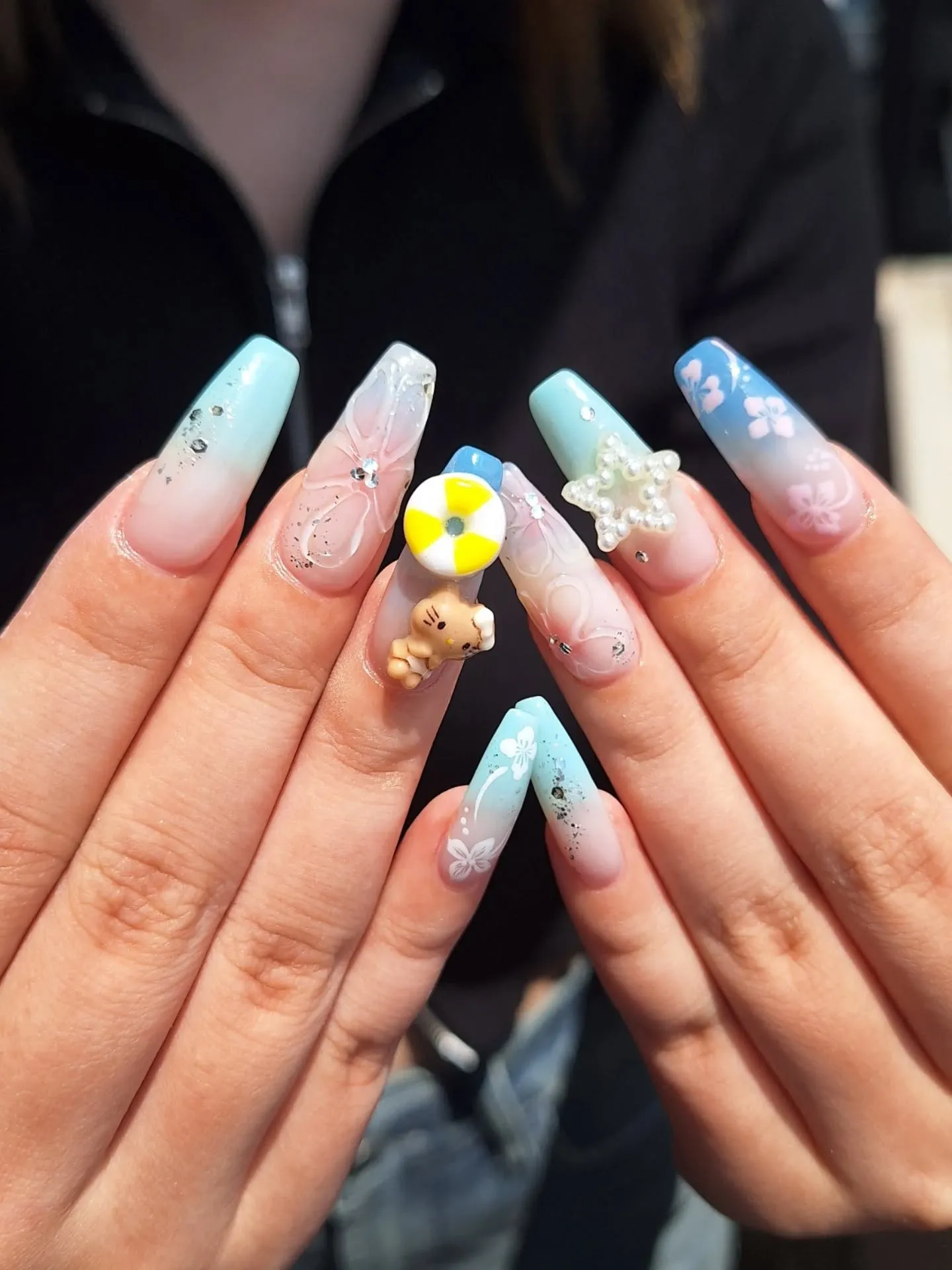 まだまだ夏ネイルやっちゃうよ👙🏖️🌺